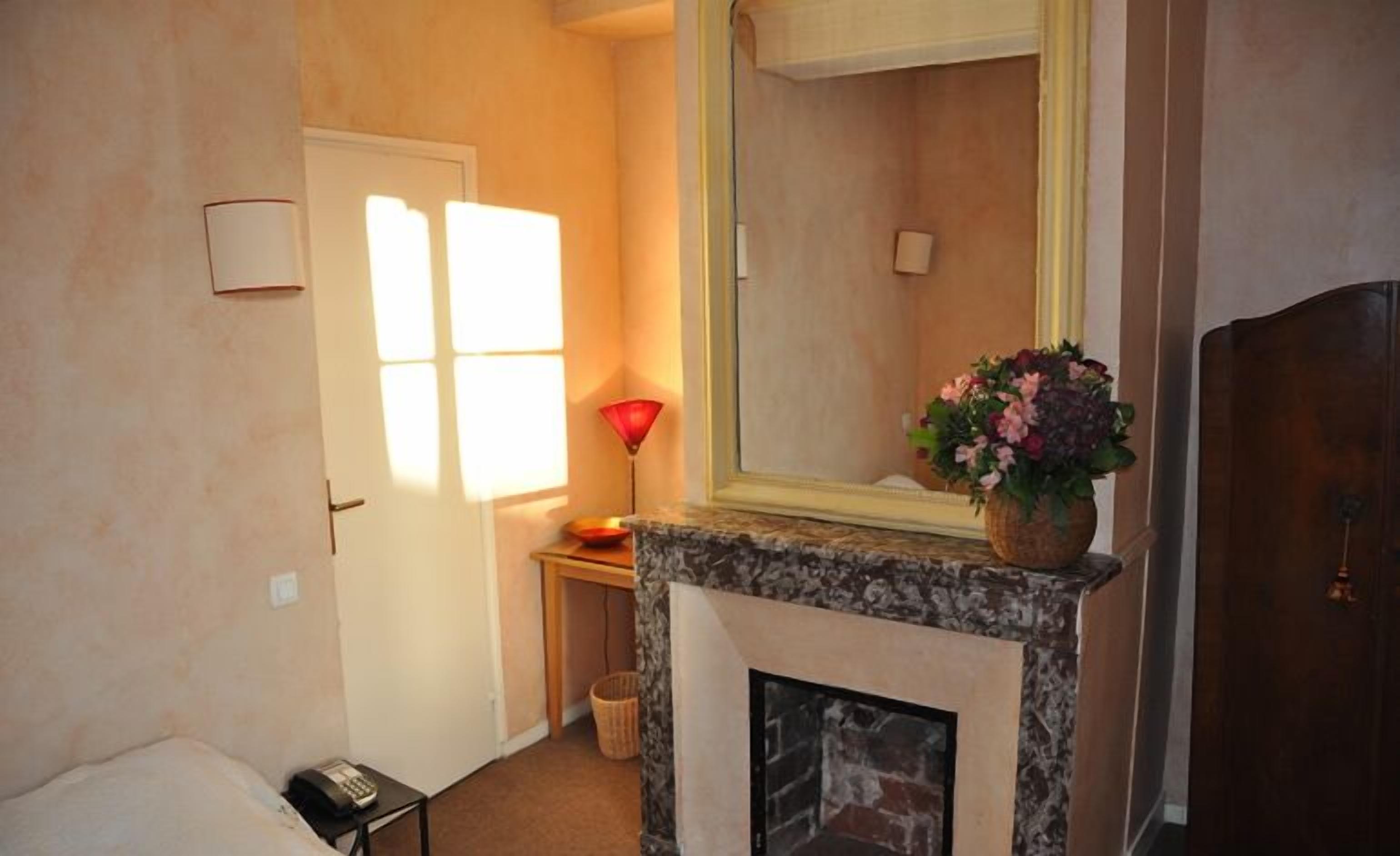 superior double room, garden view | room amenity