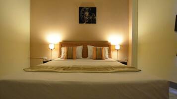 Minibar, una cassaforte in camera, una scrivania, tende oscuranti