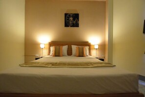 Standard Room | Minibar, in-room safe, desk, blackout drapes - Bua Khao Paradise (Pattaya)