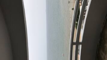 Una spiaggia nelle vicinanze