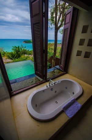 Deluxe Pool Villa Ocean View | Bathroom. Bhundhari Residence Koh Samui