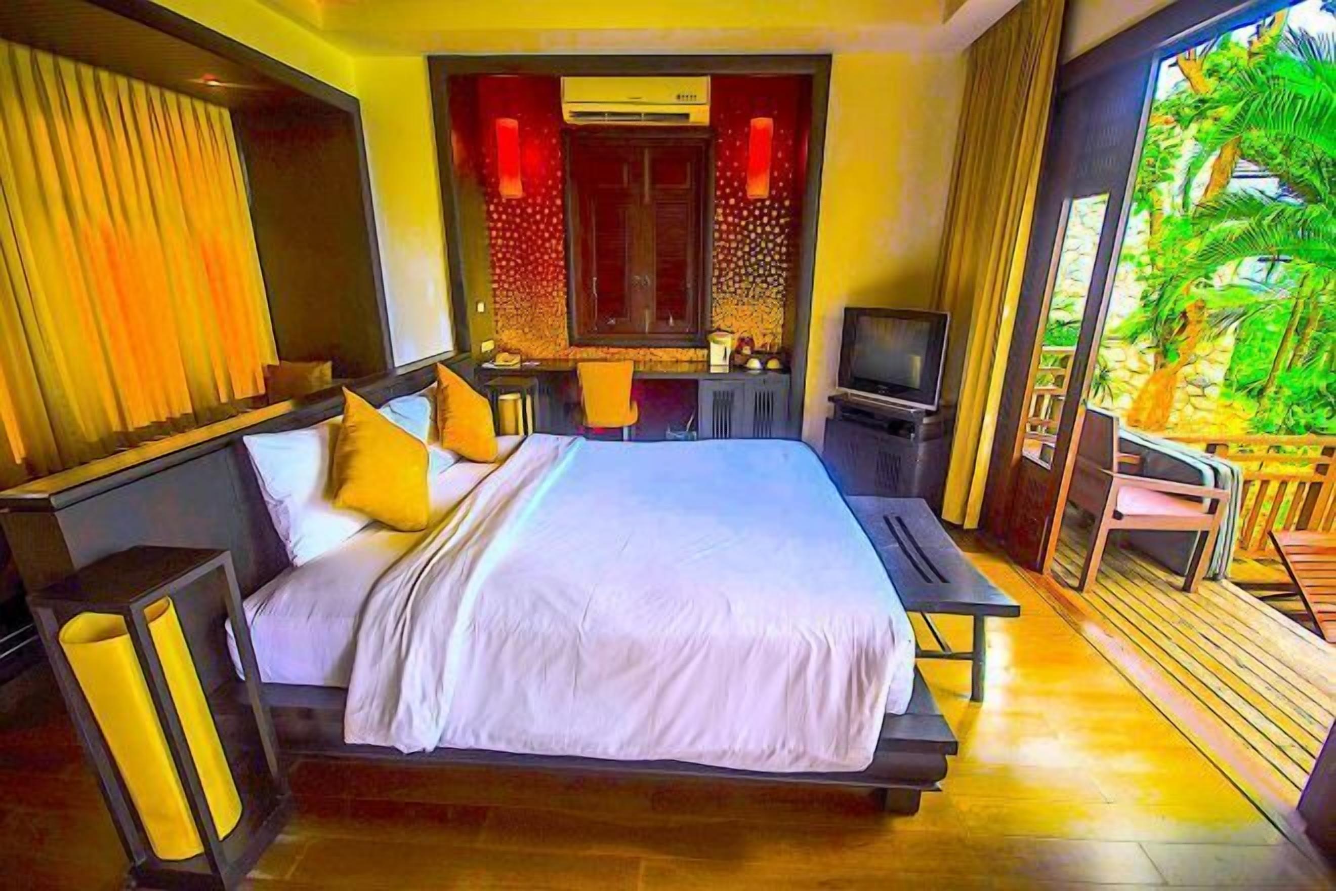 In-room safe, desk, blackout drapes, rollaway beds