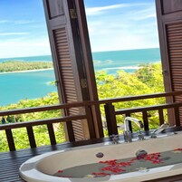 Bañera y ducha independientes, cabezal de ducha tipo lluvia