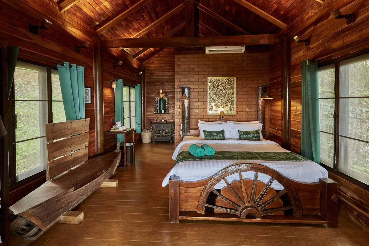 seaview boat house | 1 bedroom, egyptian cotton sheets, premium bedding, minibar