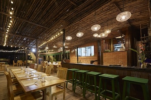 2 Restaurants, Frühstück, Mittagessen, Abendessen, thailändische Küche