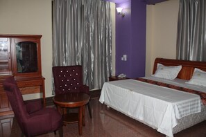 Enkeltrom | Minibar, safe på rommet, skrivebord og ekstrasenger (inkludert)