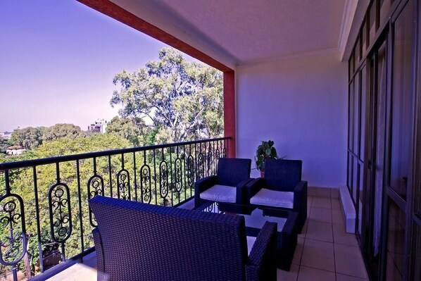 Apartamento executivo, 2 quartos | Terraço/pátio