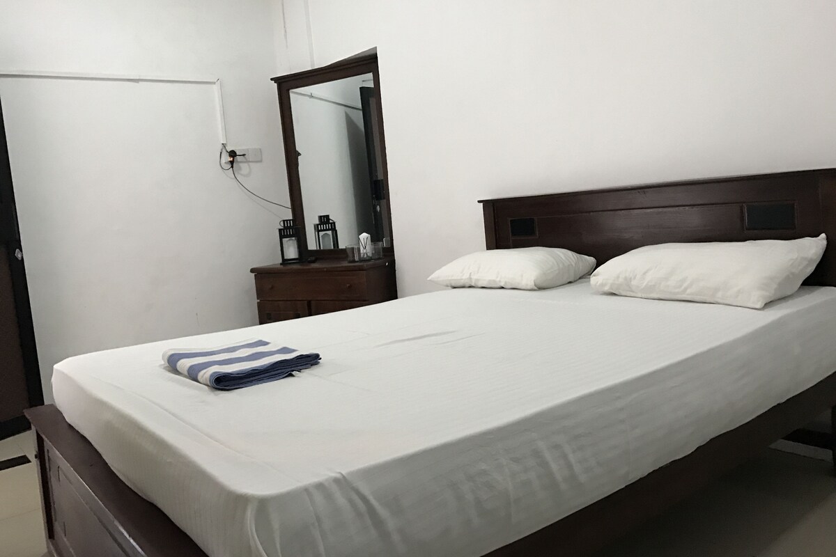 Basic-Dreibettzimmer, 1 King-Bett, barrierefrei