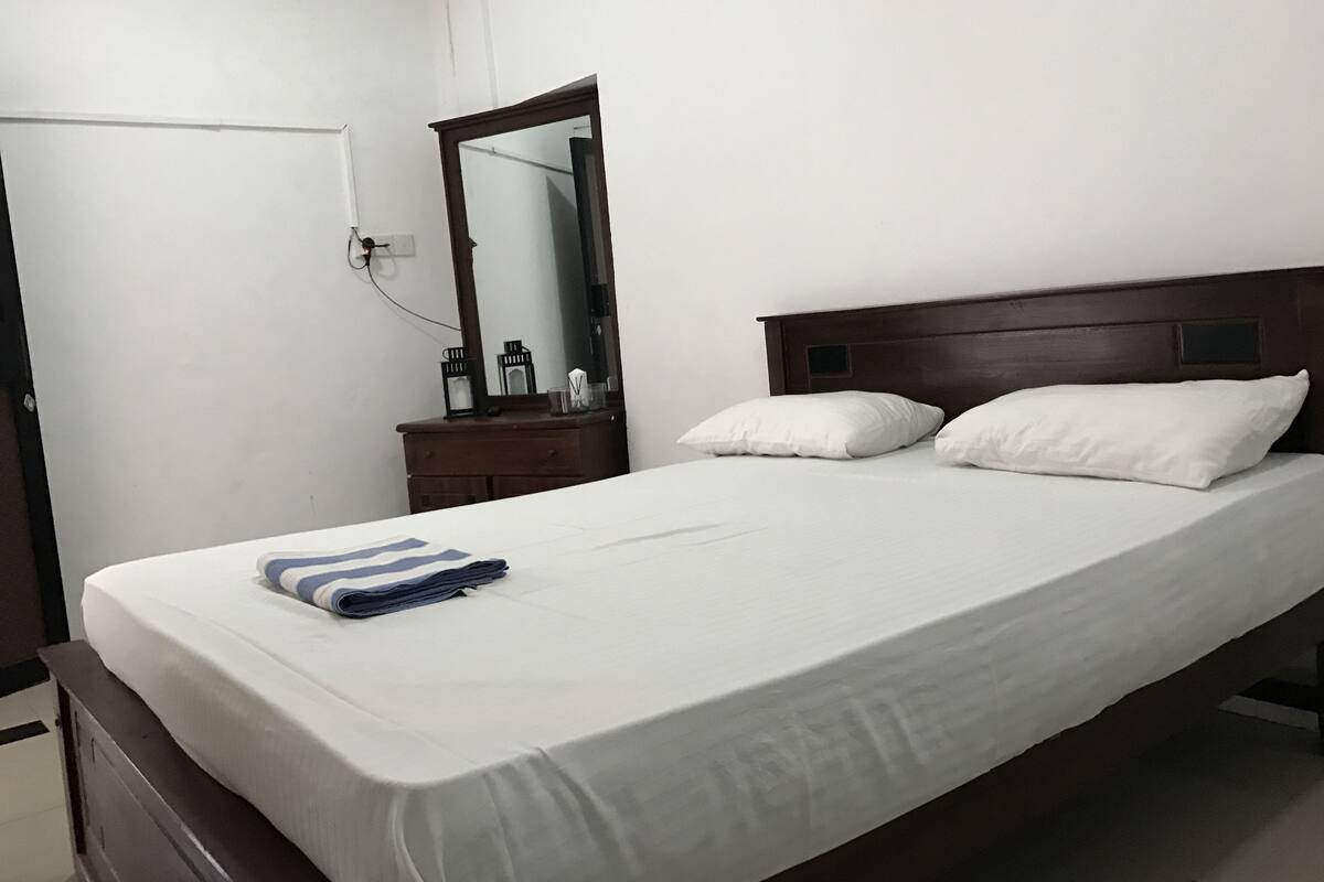 Chambre Triple, 1 très grand lit, accessible aux personnes à mobilité réduite