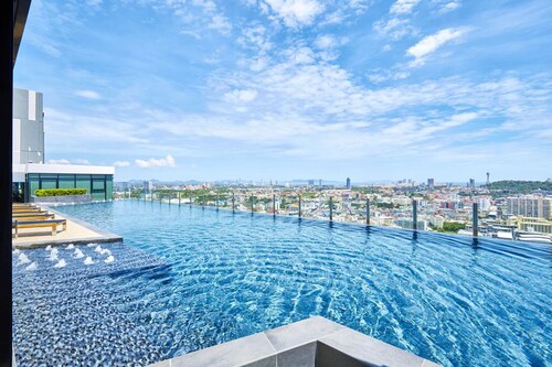 Pattaya Central Sea View Pool Suite
