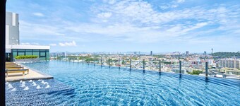Pattaya Central Sea View Pool Suite