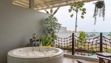 Kept Deluxe | Premium bedding, minibar, in-room safe, desk