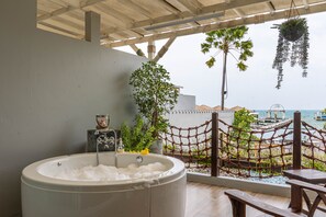 Kept Deluxe | Premium bedding, minibar, in-room safe, desk - Kept Bangsaray Pattaya (Sattahip)