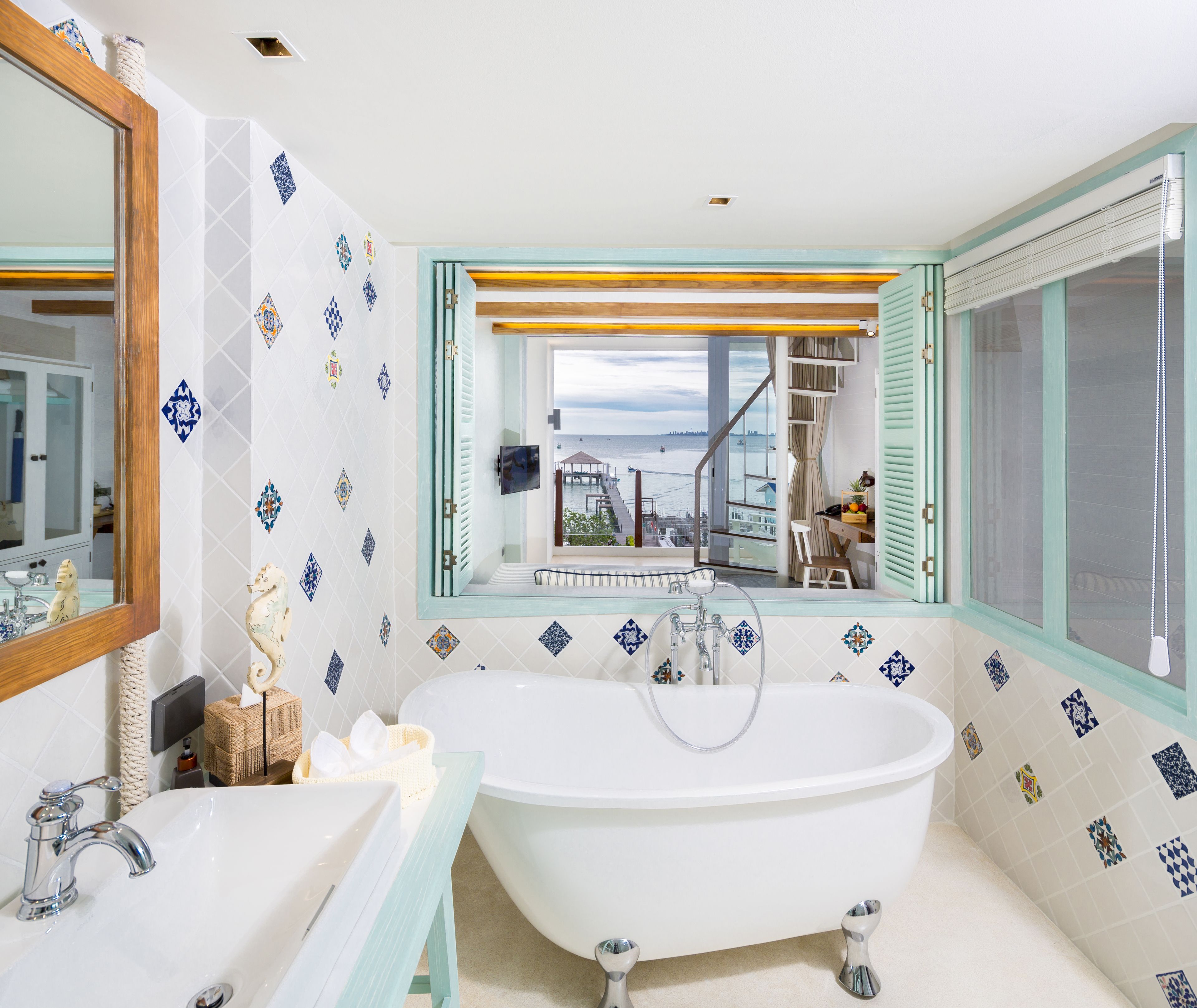 kept horizon suite | bathroom | free toiletries, hair dryer, slippers, bidet