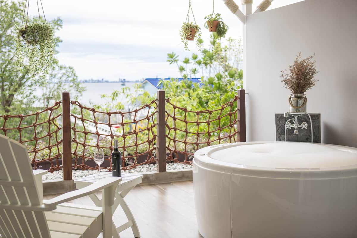 kept deluxe | balcony view