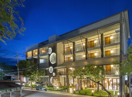 Front of property - evening/night