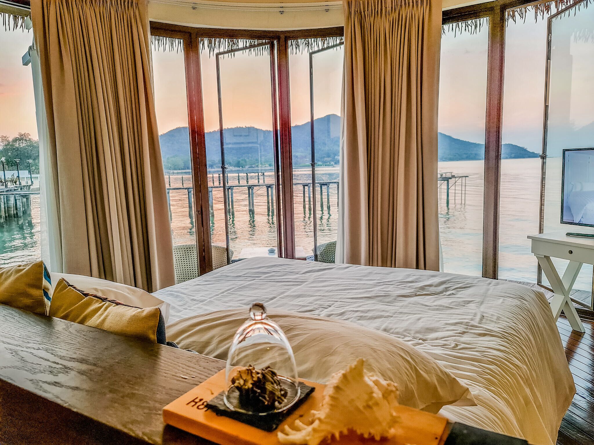 Kept Water Villa | Roupas de cama premium, frigobar, cofres nos quartos, escrivaninha