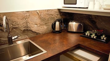 Comfort Suite, Annex Building | Private kitchenette | Coffee/tea maker, electric kettle
