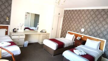 Triple Room | 1 bedroom, desk, iron/ironing board, cribs/infant beds