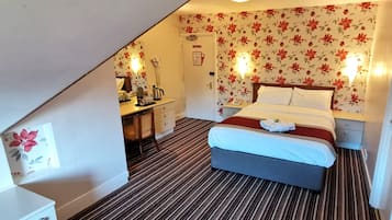 Double Room | 1 bedroom, desk, iron/ironing board, cribs/infant beds