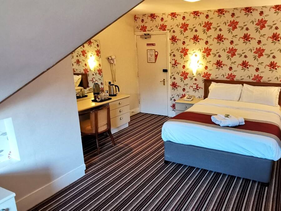 Double Room | Desk, iron/ironing board, cribs/infant beds, free WiFi