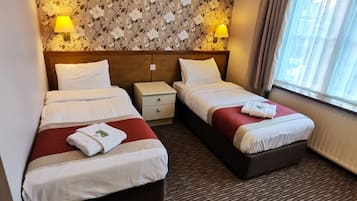 雙床房, 2 張單人床 | 1 間臥室、書桌、熨斗/熨衣板、搖籃/嬰兒床