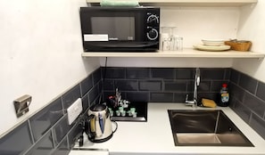 Suíte conforto, em edifício anexo | Cozinha americana privada | Cafeteira/chaleira, chaleira elétrica