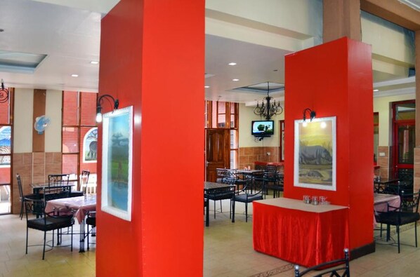 ランチに営業 (郷土料理と各国料理)