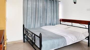 Standard Double Room | In-room safe, desk, iron/ironing board, free WiFi