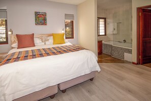 Luxe suite, 1 slaapkamer | Hypoallergeen beddengoed, Tempur Pedic-bedden, een kluis op de kamer