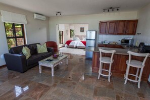 Luxury Suite, 1 Bedroom | Living room