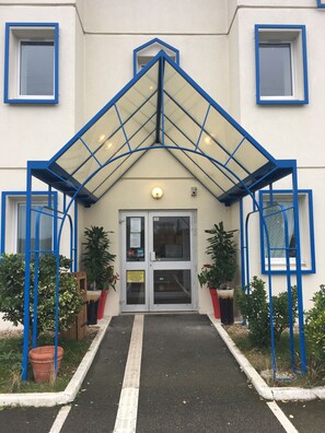 Exterior - Alpha Hotel (Bouafle)