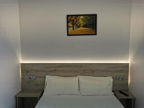 書桌、免費 Wi-Fi