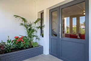 Desk, blackout drapes, soundproofing, free WiFi