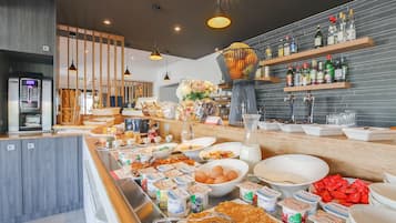 Colazione a buffet, servita tutte le mattine (11.5 EUR a persona)