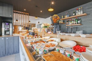 Daily buffet breakfast (EUR 11.5 per person)