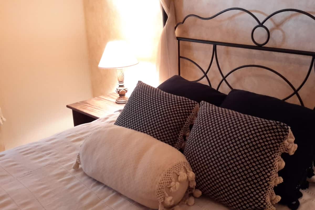 Royal Single Room, Ensuite, Tower | Down duvets, in-room safe, individually decorated