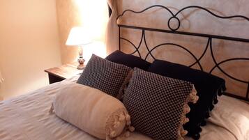 Royal Single Room, Ensuite, Tower | Down duvets, in-room safe, individually decorated