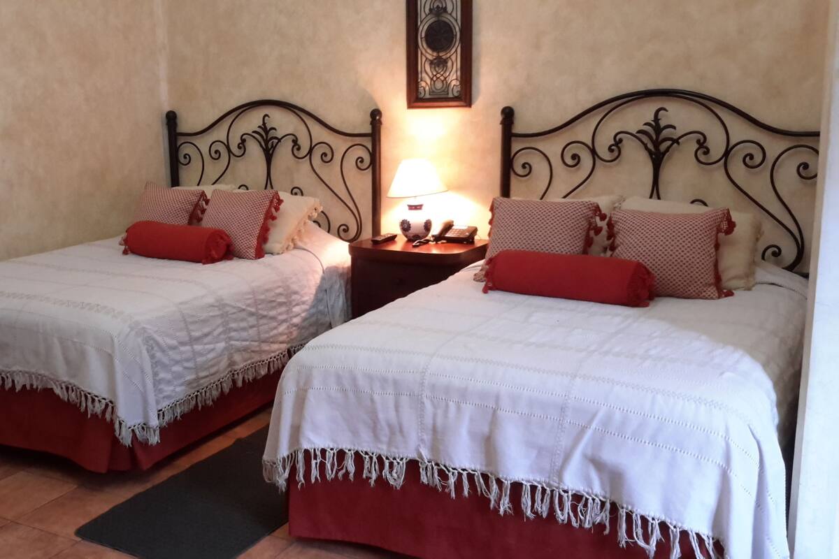 Down duvets, in-room safe, desk, iron/ironing board (on request)