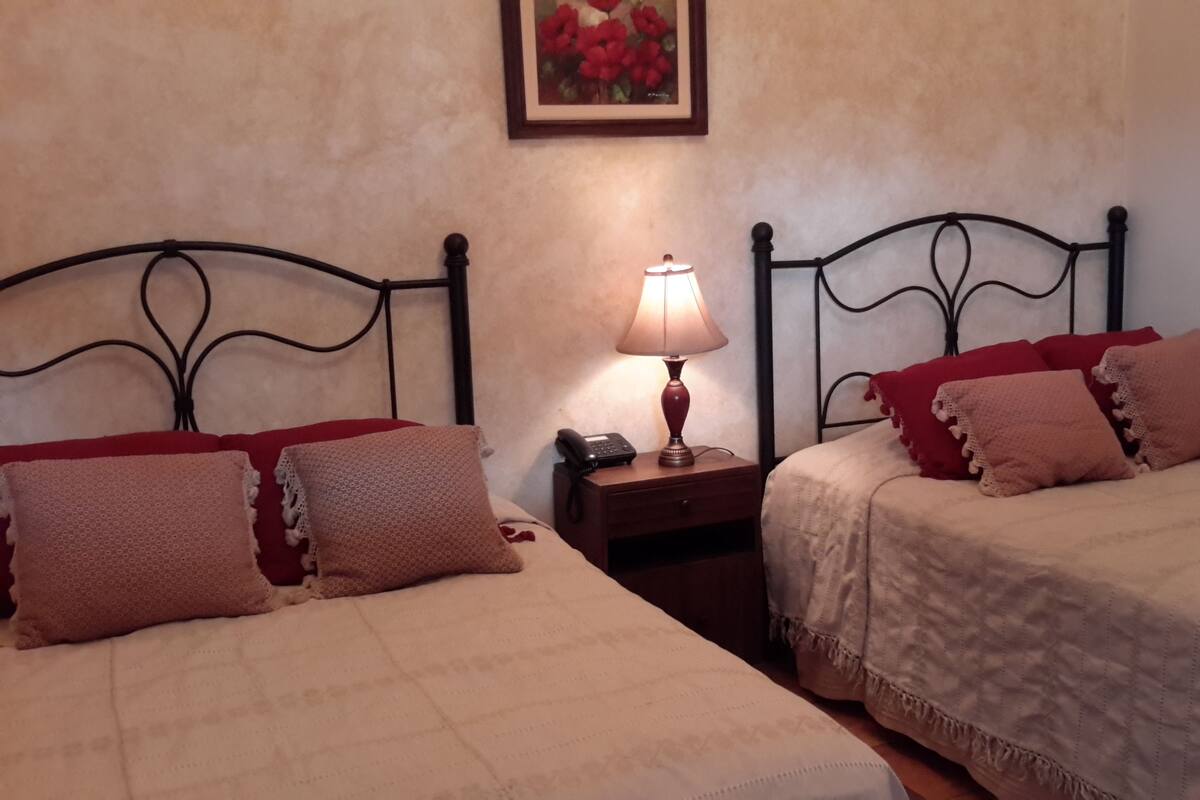 Down duvets, in-room safe, desk, iron/ironing board (on request)