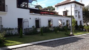 Front of property - Hotel Mansión de la Antigua (Antigua Guatemala)