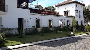 Front of property - Hotel Mansión de la Antigua (Antigua Guatemala)