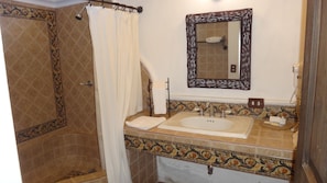 Standard Single Room, 1 Bedroom, Private Bathroom, Ground Floor | Bathroom | Combined shower/tub, deep soaking tub, hydromassage showerhead