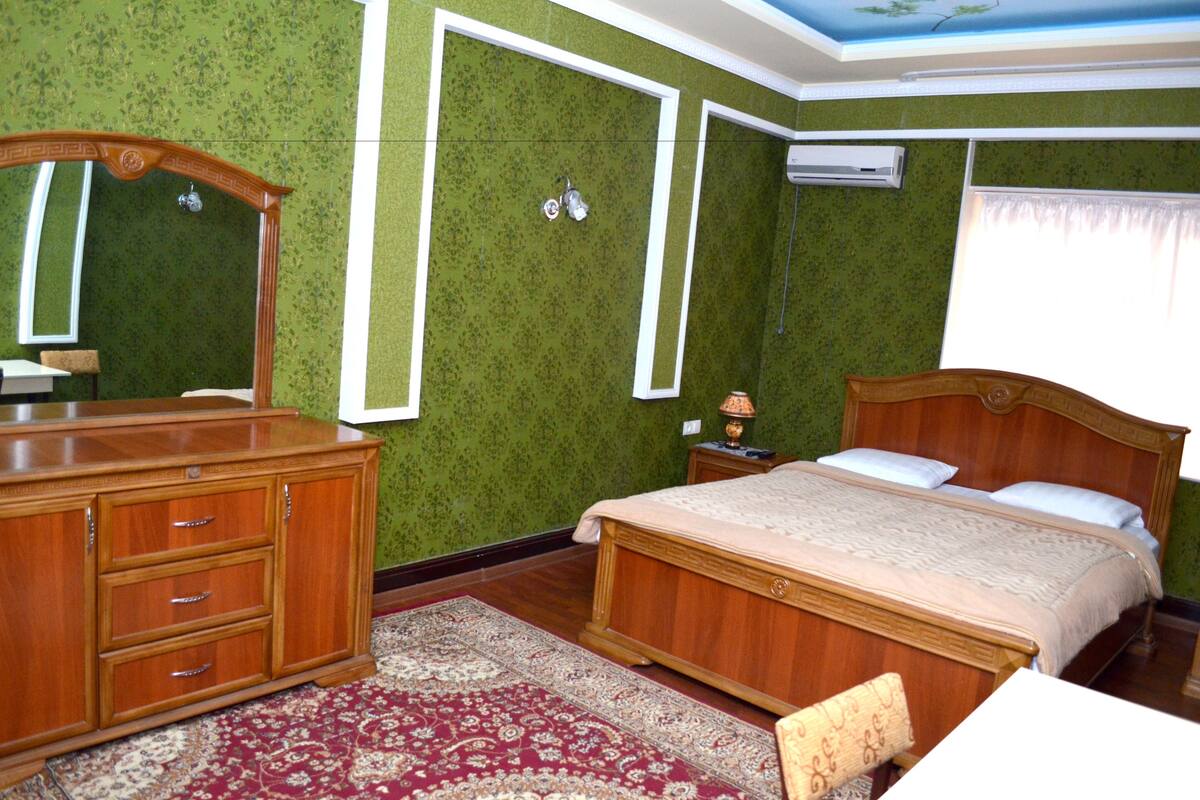 Luxury-Suite, 2 Schlafzimmer, Raucher | Zimmersafe, Schreibtisch, kostenloses WLAN