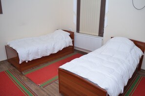 Standard-Zweibettzimmer, 1 Schlafzimmer, Raucher | Zimmersafe, Schreibtisch, kostenloses WLAN