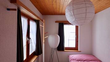 Apartment, 3 Bedrooms | 3 bedrooms, free cots/infant beds