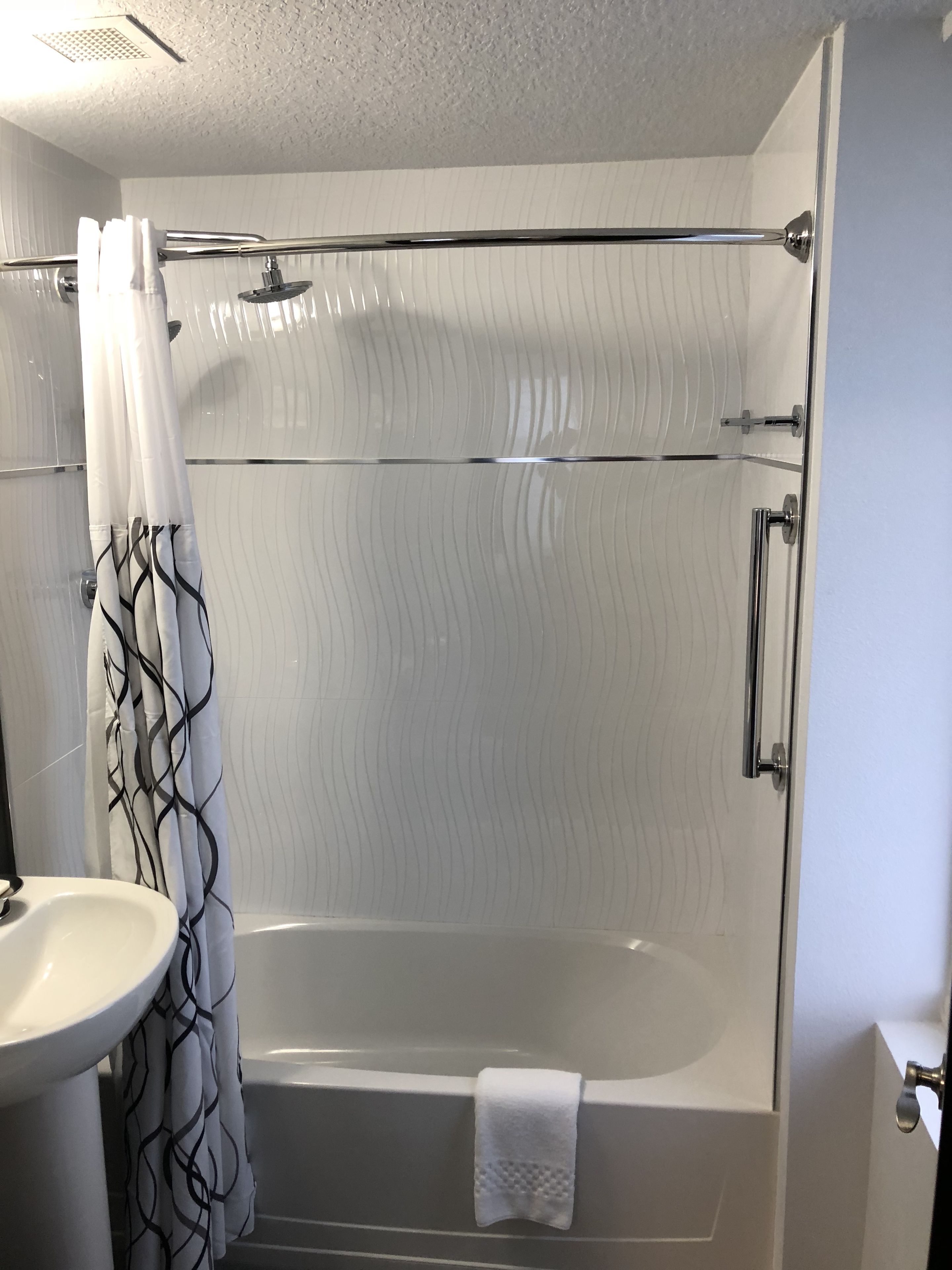 combined shower/bathtub, free toiletries, hair dryer, towels