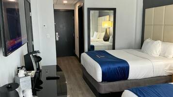 Ropa de cama de alta calidad y caja de seguridad en la habitación