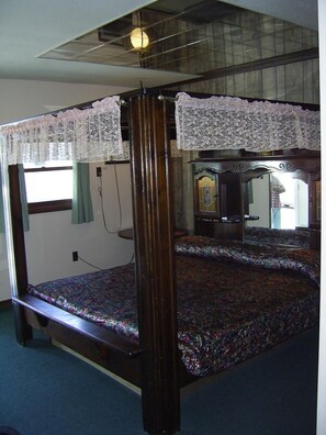 Escrivaninha, Wi-Fi de cortesia, roupa de cama