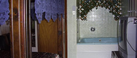 Shower, free toiletries